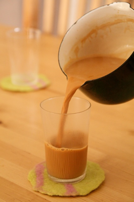 ピーナツバターとグレープジャムのサンドイッチ